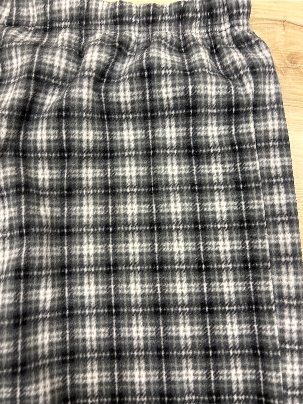 Izod Men's Black and Gray Plaid Lounge Pants image 4